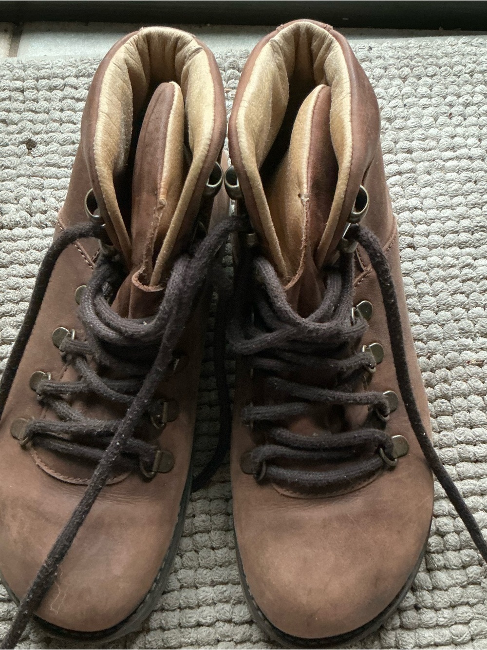 Womenโs BIRKENSTOCK Jackson Womenโs Nubuc Brown
